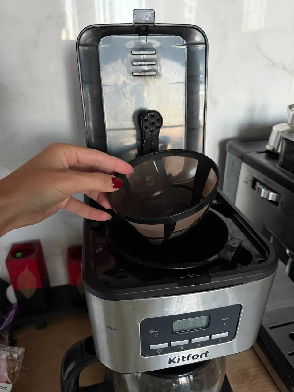 Кофемашина и корм для котят - Электроника (Барахолка) в Мытищи