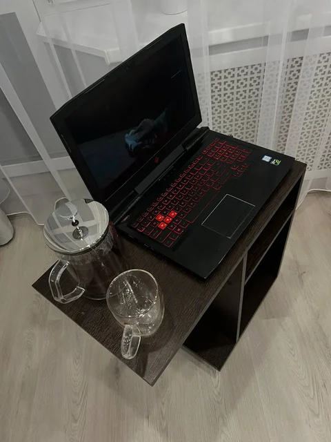 Подкатной столик на колесиках - Косметика в Мытищи