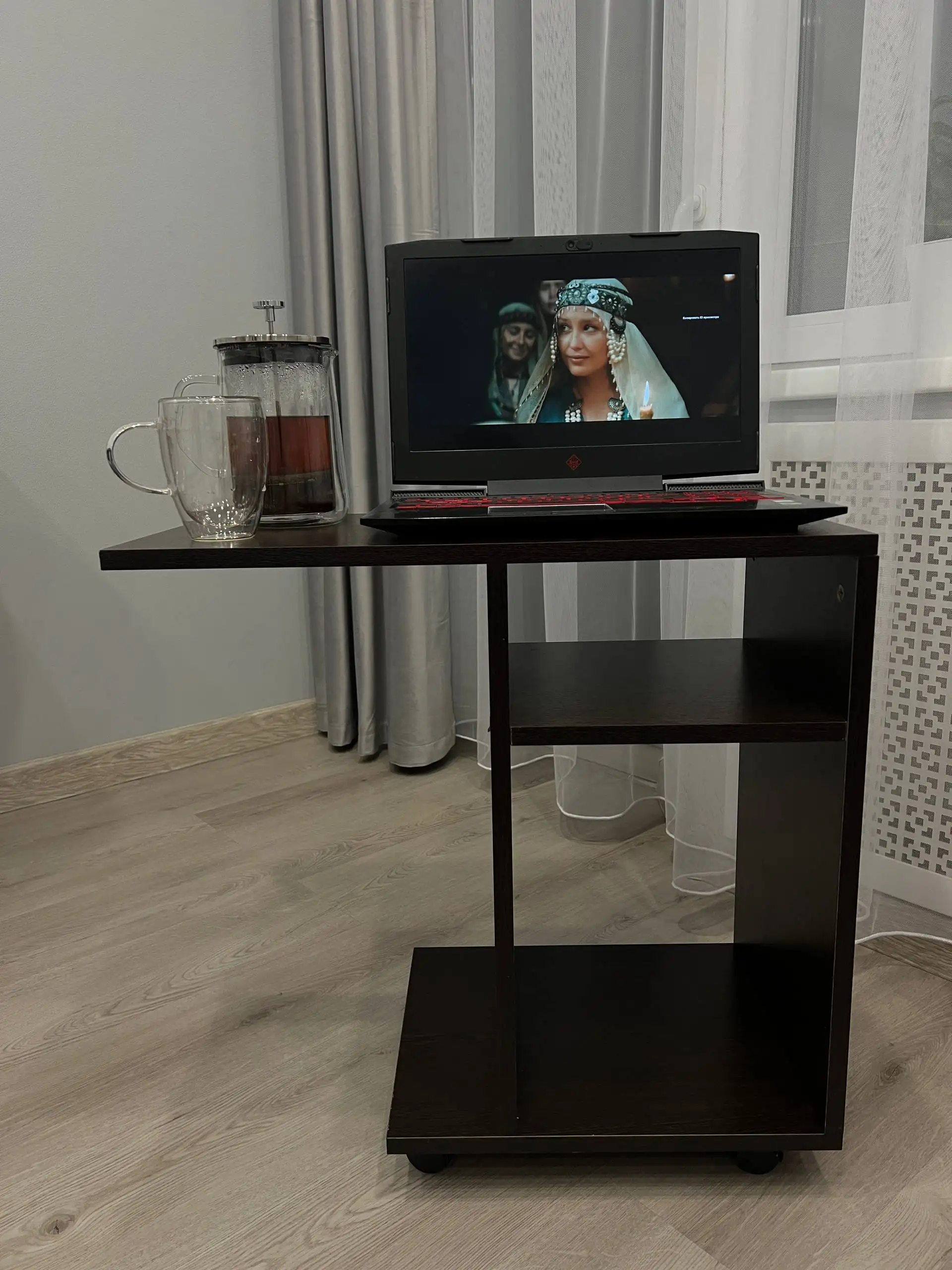 Подкатной столик на колесиках - Барахолка в Мытищи