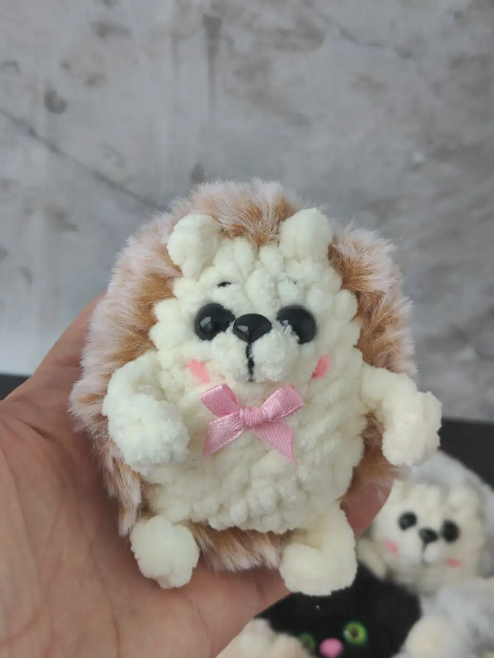 Продаются вязанные игрушки из мохнатой пряжи - Хендмейд игрушки (Барахолка) в Мытищи