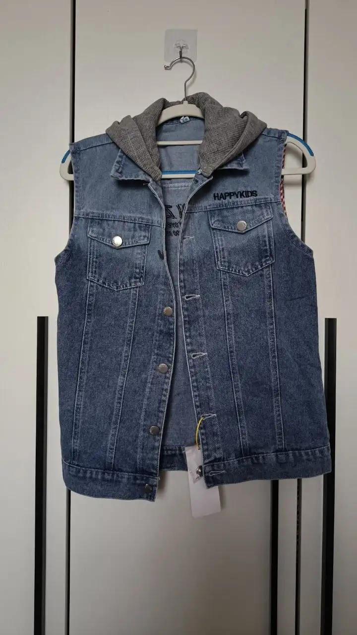 Новая куртка с отстегивающимся капюшоном - Верхняя одежда (Одежда) в Мытищи