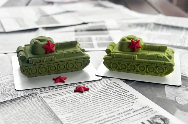 Тематический бенто торт «Танки» к 9 мая - Изготовление тортов на заказ в Мытищи