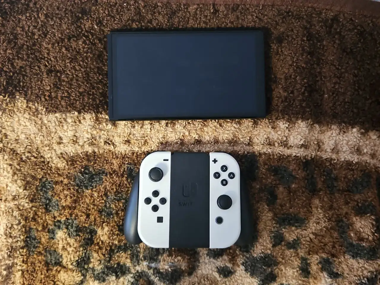 Nintendo Switch OLED 64GB белый б/у - Игровые приставки (Электроника) в Мытищи