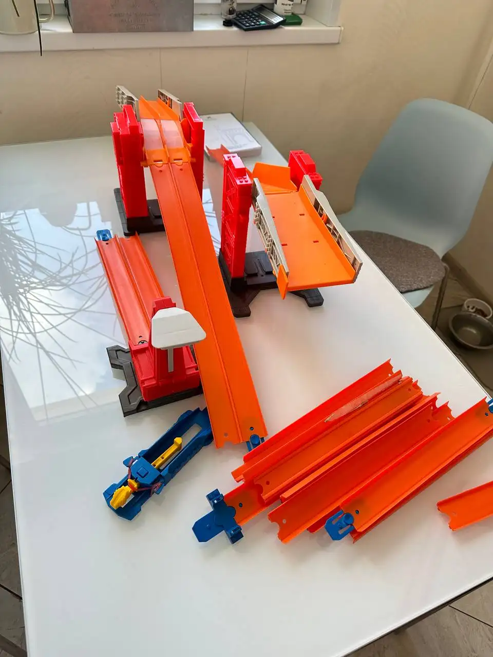 Трек Hot Wheels Хот Вилс парящий мост и дороги к нему - Игрушки (Товары для детей) в Мытищи