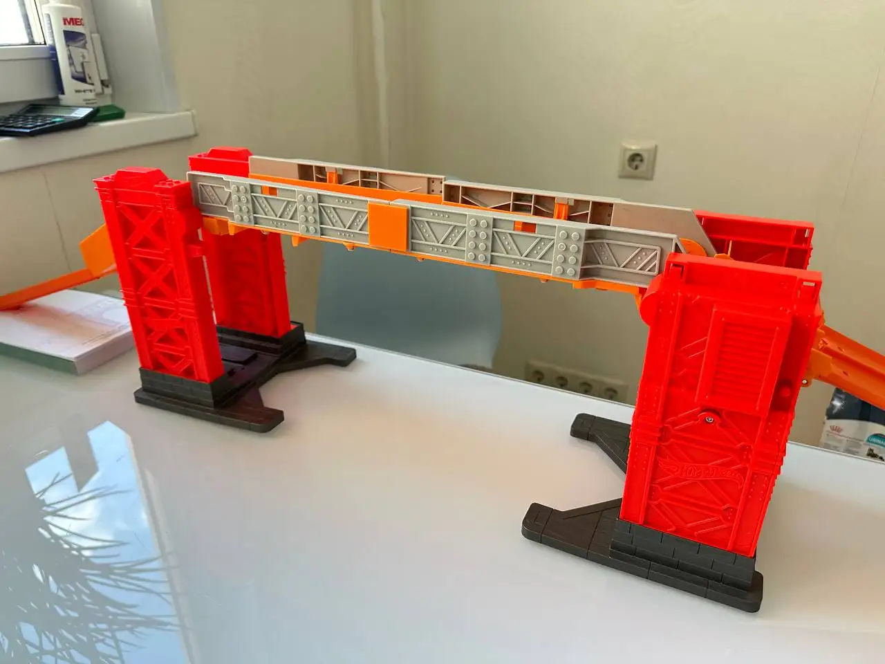 Трек Hot Wheels Хот Вилс парящий мост и дороги к нему - Игрушки (Товары для детей) в Мытищи