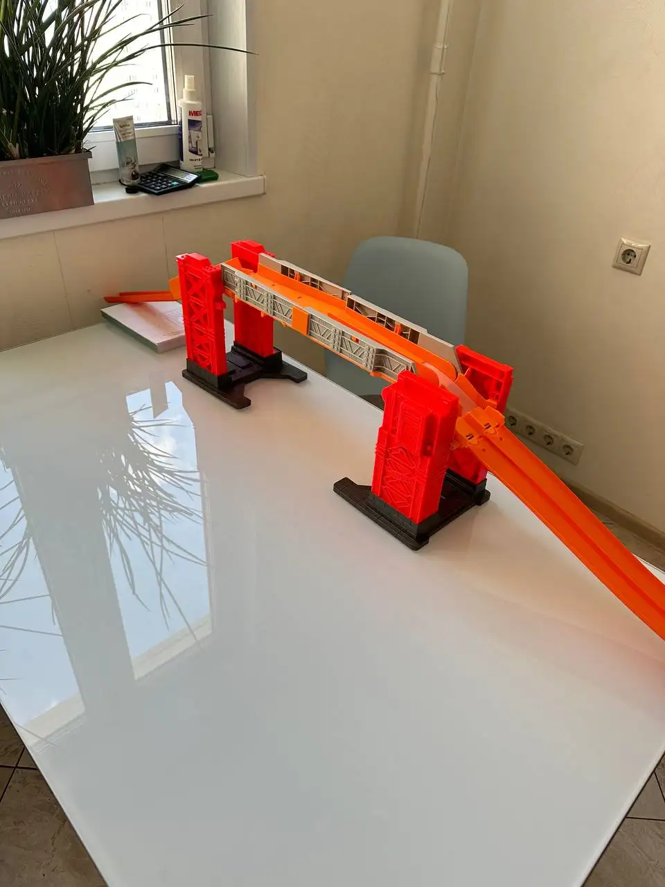 Трек Hot Wheels Хот Вилс парящий мост и дороги к нему - Игрушки (Товары для детей) в Мытищи