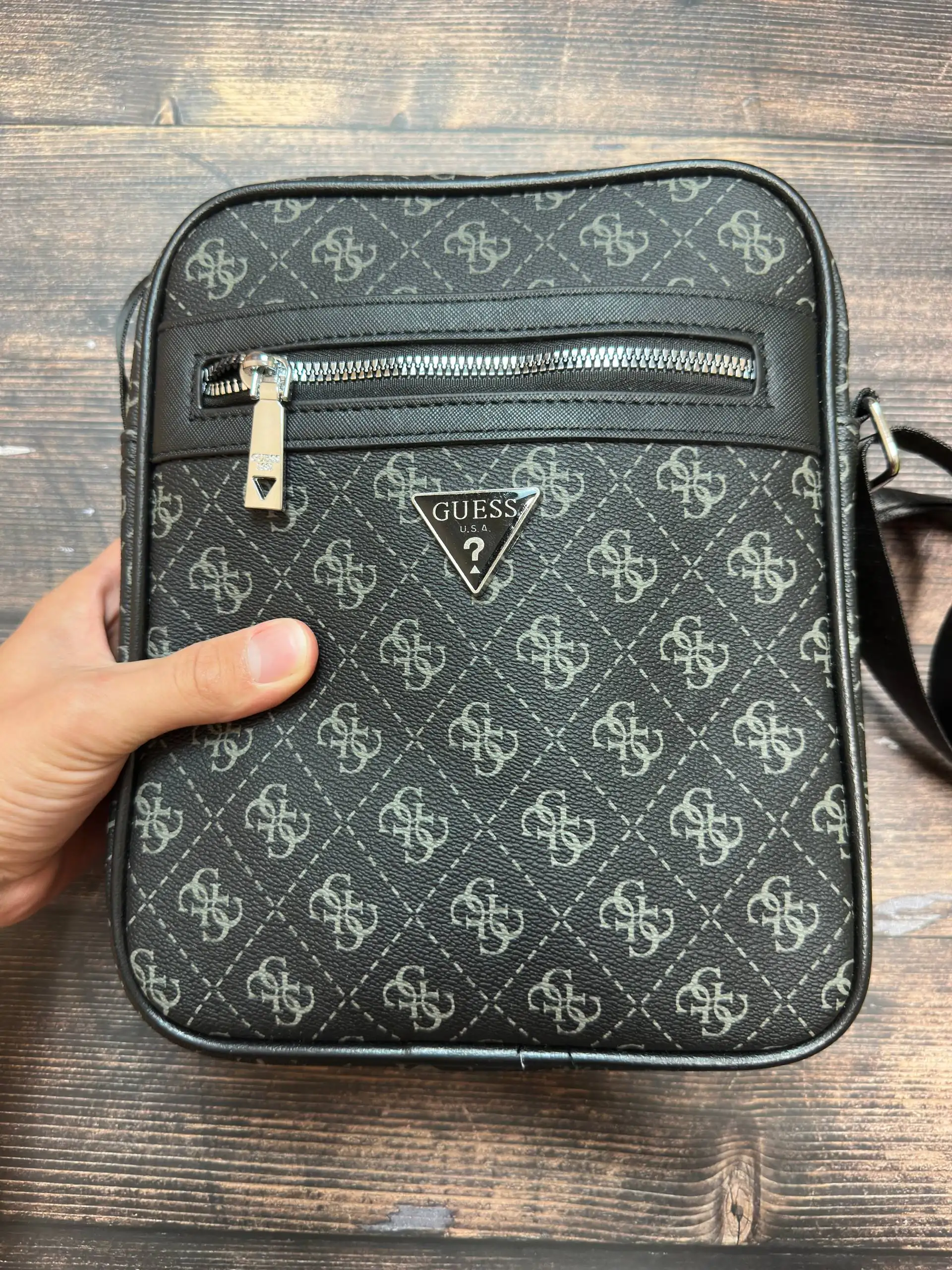 Продам сумку Guess - Одежда в Мытищи