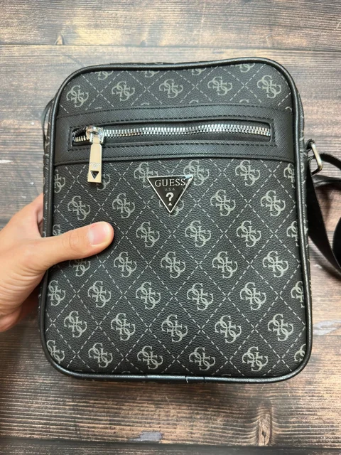 Продам сумку Guess - частное объявление в Мытищи