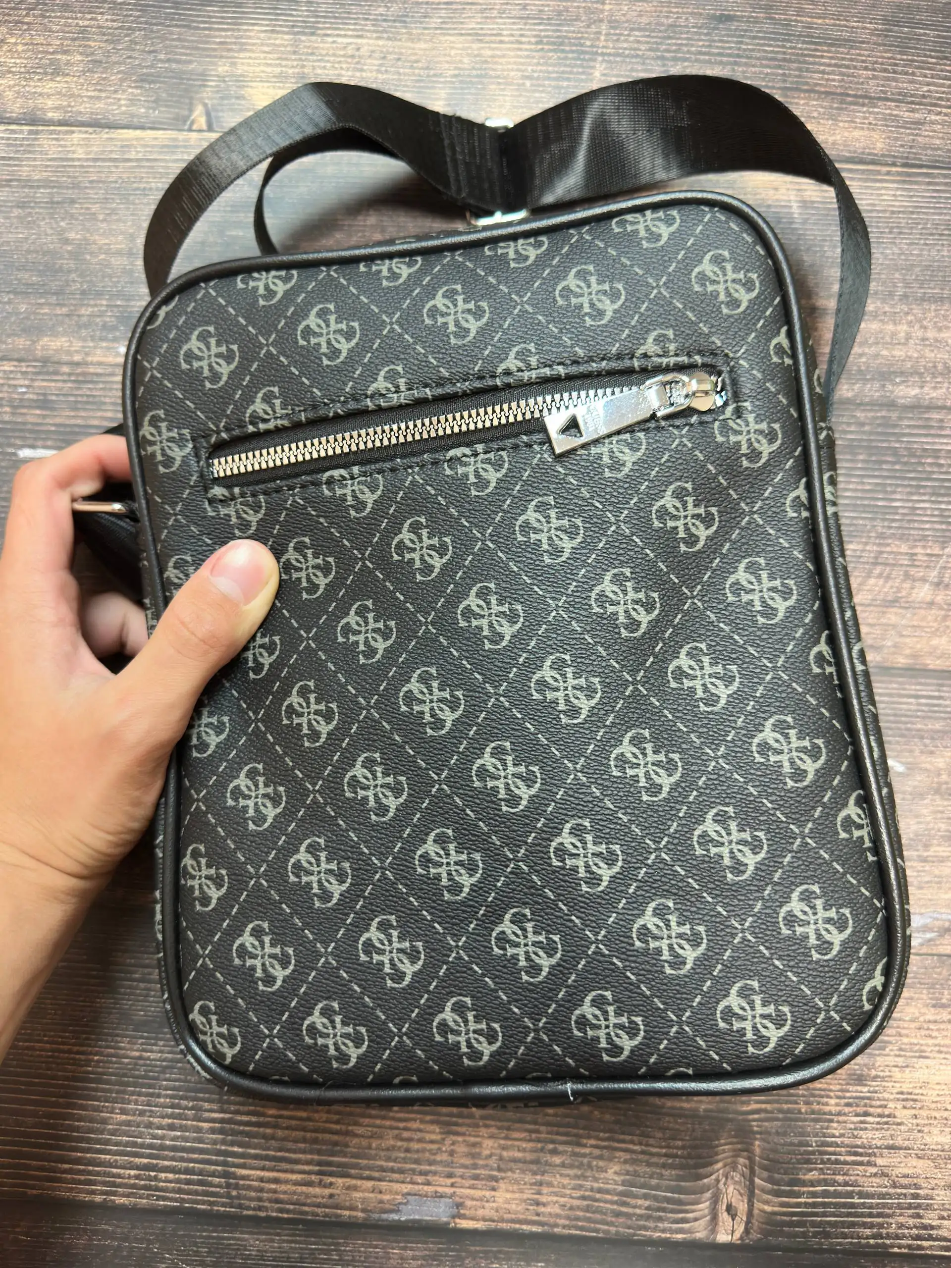 Продам сумку Guess - Одежда в Мытищи