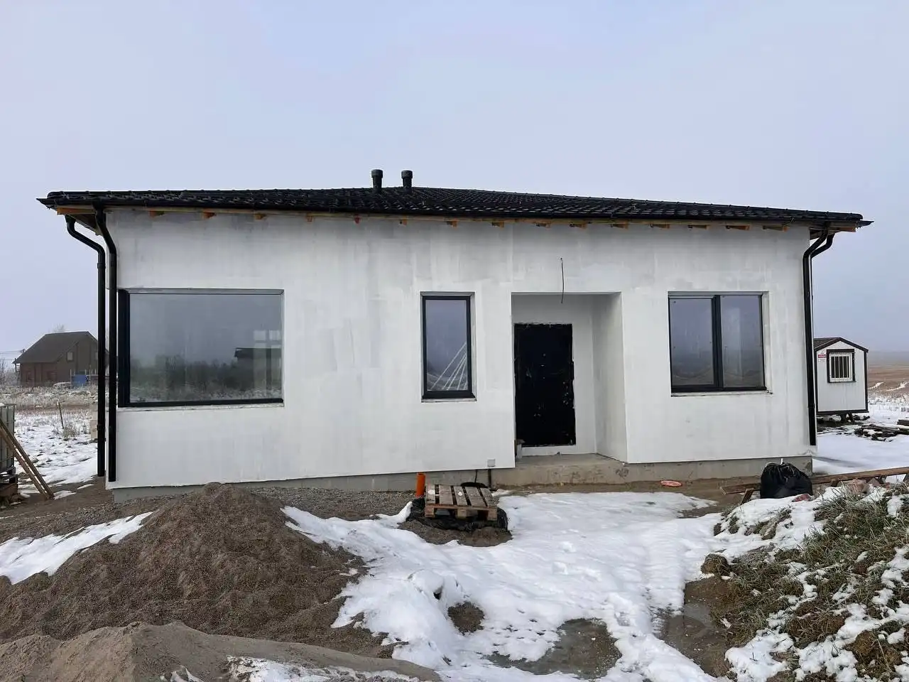 Современный одноэтажный дом 100 м² на участке 7,67 соток в Гурьевском районе - Дома (Недвижимость) в Калининград