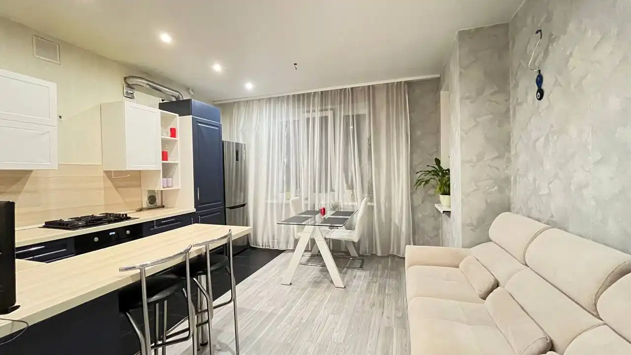 Продается 2-комнатная квартира 80 кв.м. с редкой планировкой в Калининграде - Квартиры (Недвижимость) в Калининград