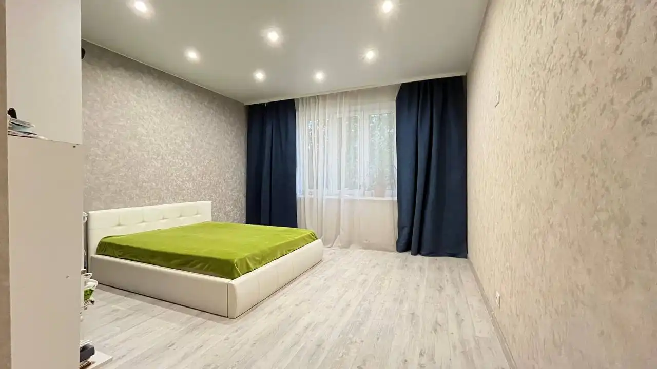 Продается 2-комнатная квартира 80 кв.м. с редкой планировкой в Калининграде - Квартиры (Недвижимость) в Калининград