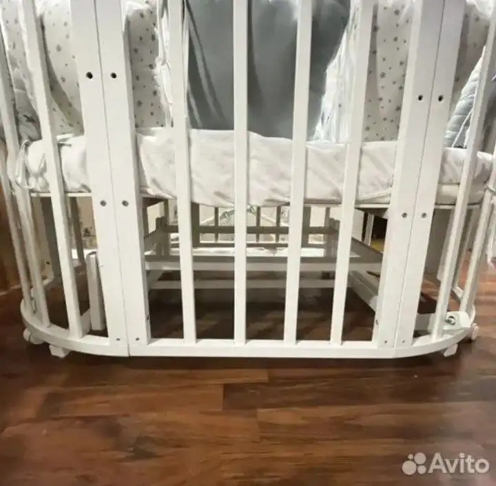 Кроватка 3/1 с маятником