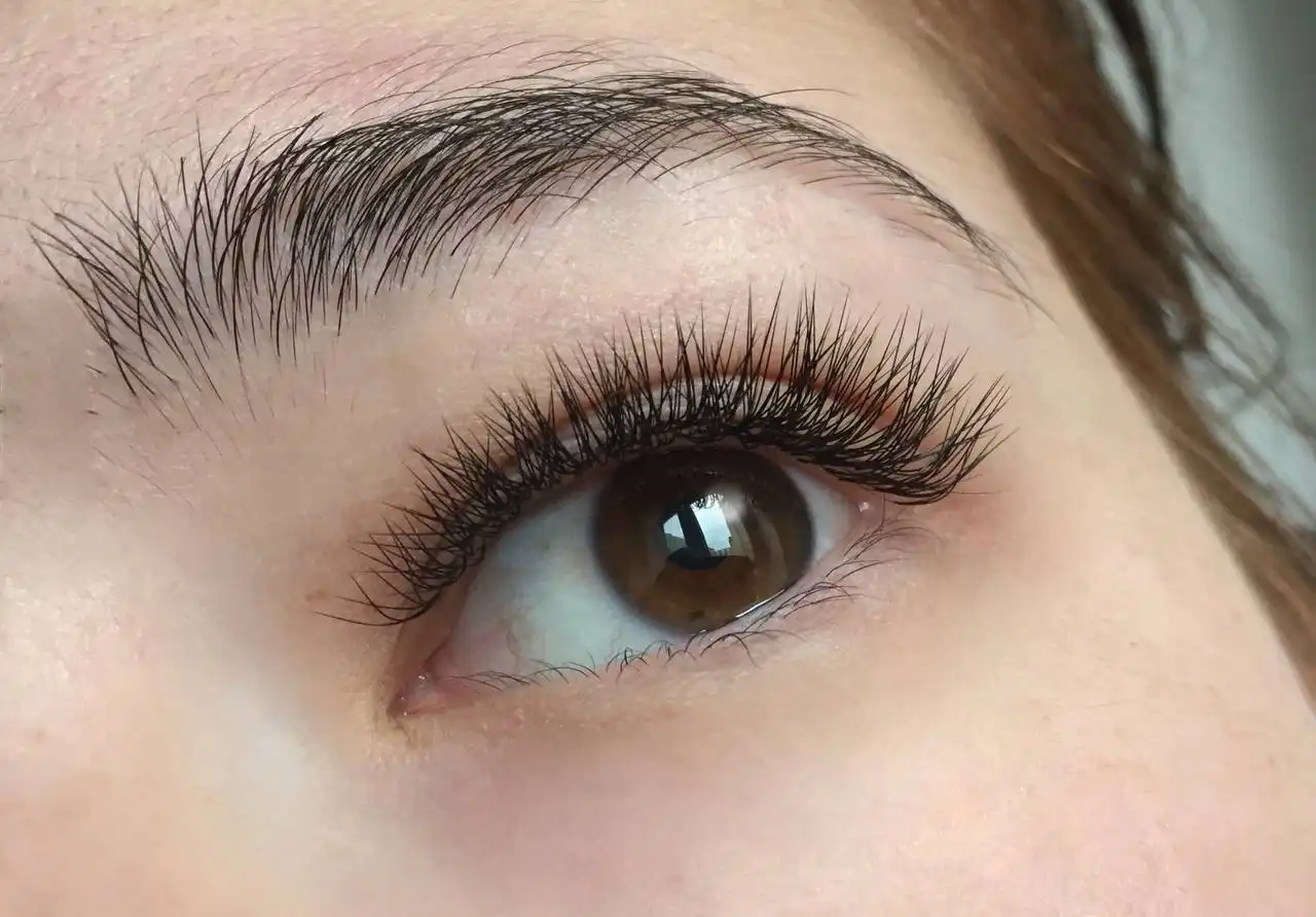 Мастер по наращиванию и ламинированию ресниц