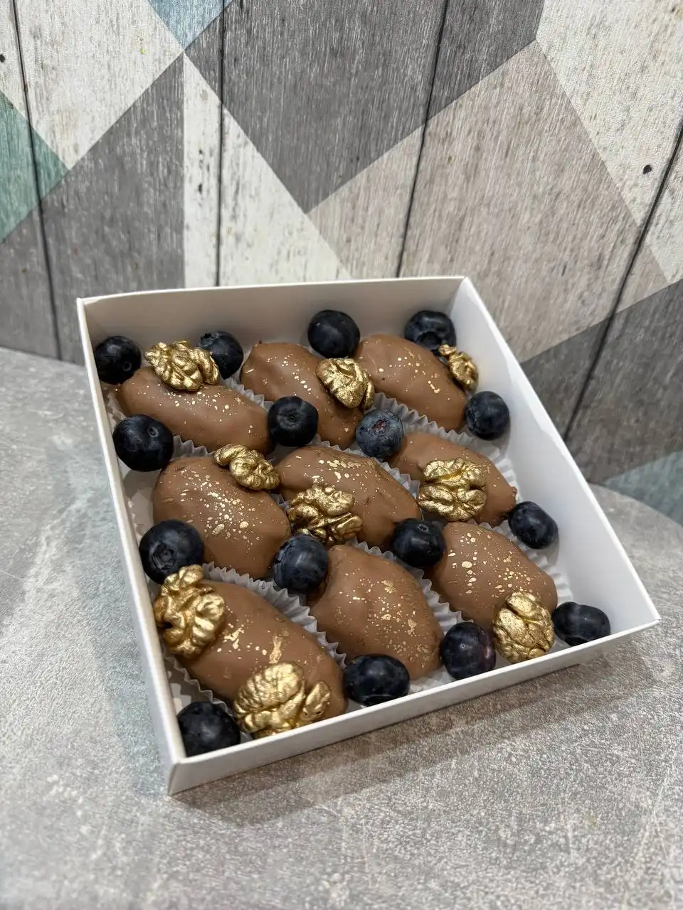 Наборы клубники и фиников в бельгийском шоколаде