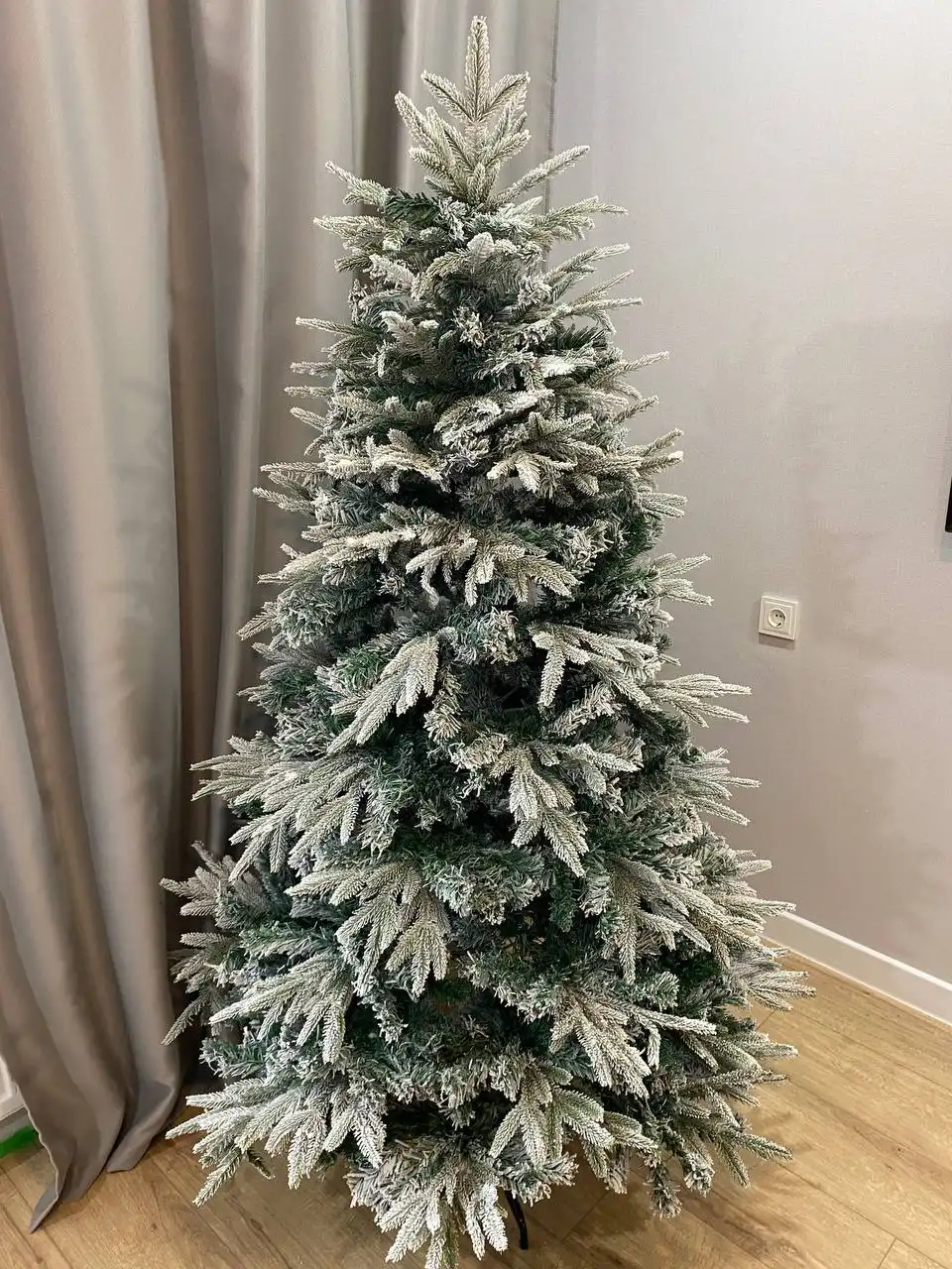 Елка заснеженная пушистая 1.8 м