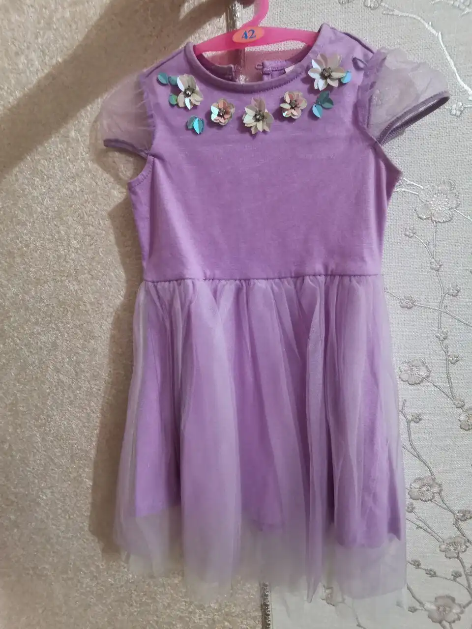 Нарядные платья в идеальном состоянии