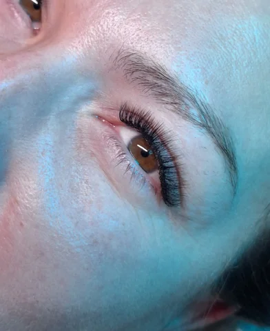 Услуги наращивания ресниц и оформления бровей в Уфе - частное объявление в Уфа