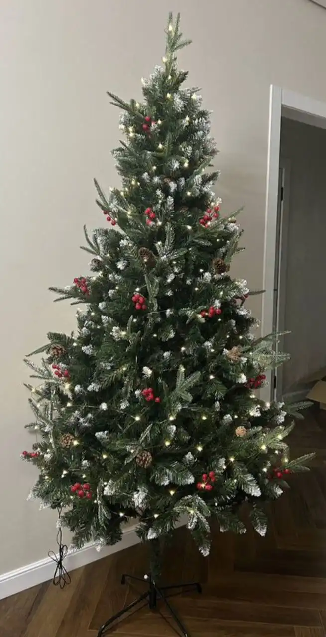 Продажа литых искусственных елок разных размеров