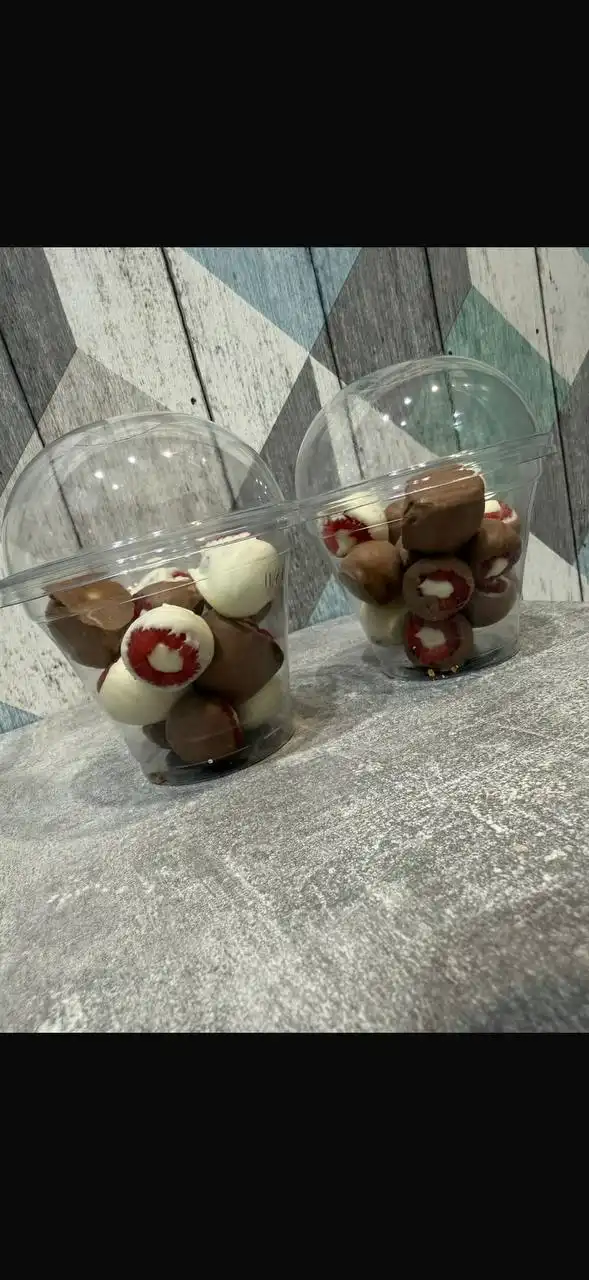 Кондитерские наборы с ягодами в шоколаде