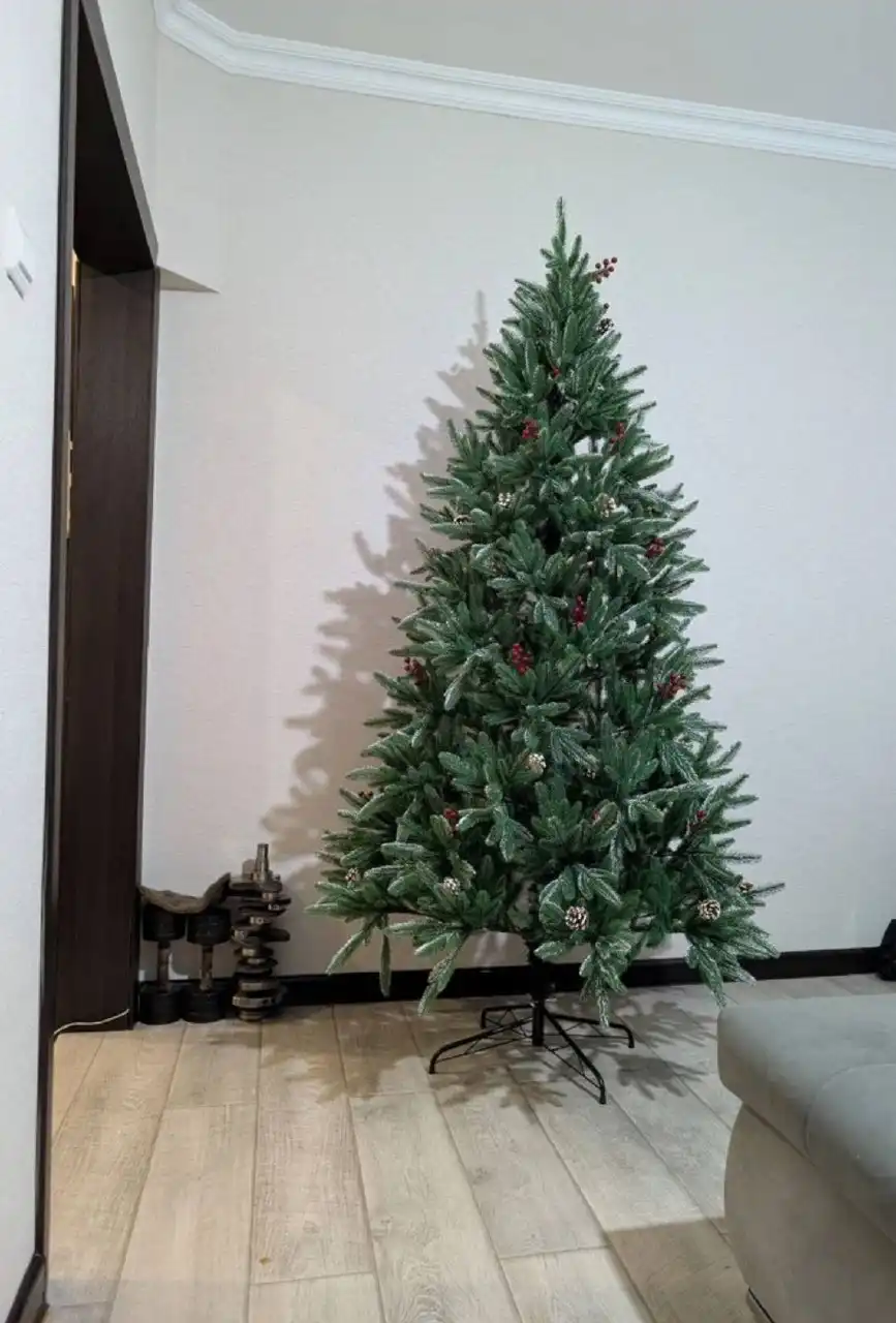 Продам новую ёлку 2,4 метра