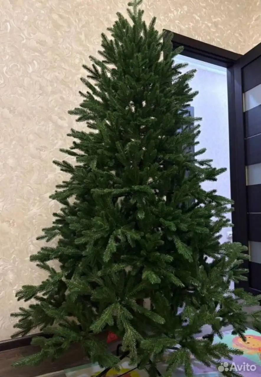 Литая искусственная ёлка 180 см с гирляндой