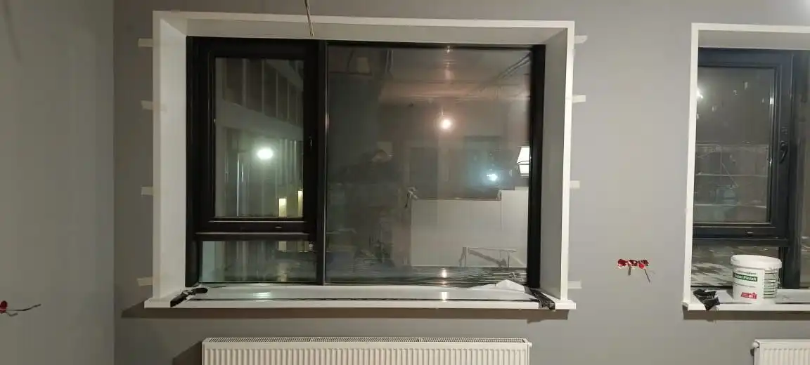 Установка подоконников и откосов из ПВХ и сэндвич панелей