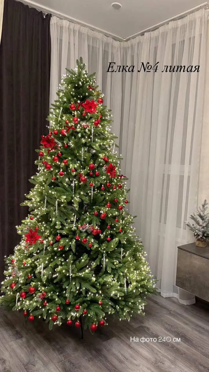 Продажа искусственных елок и новогодних аксессуаров в Уфе