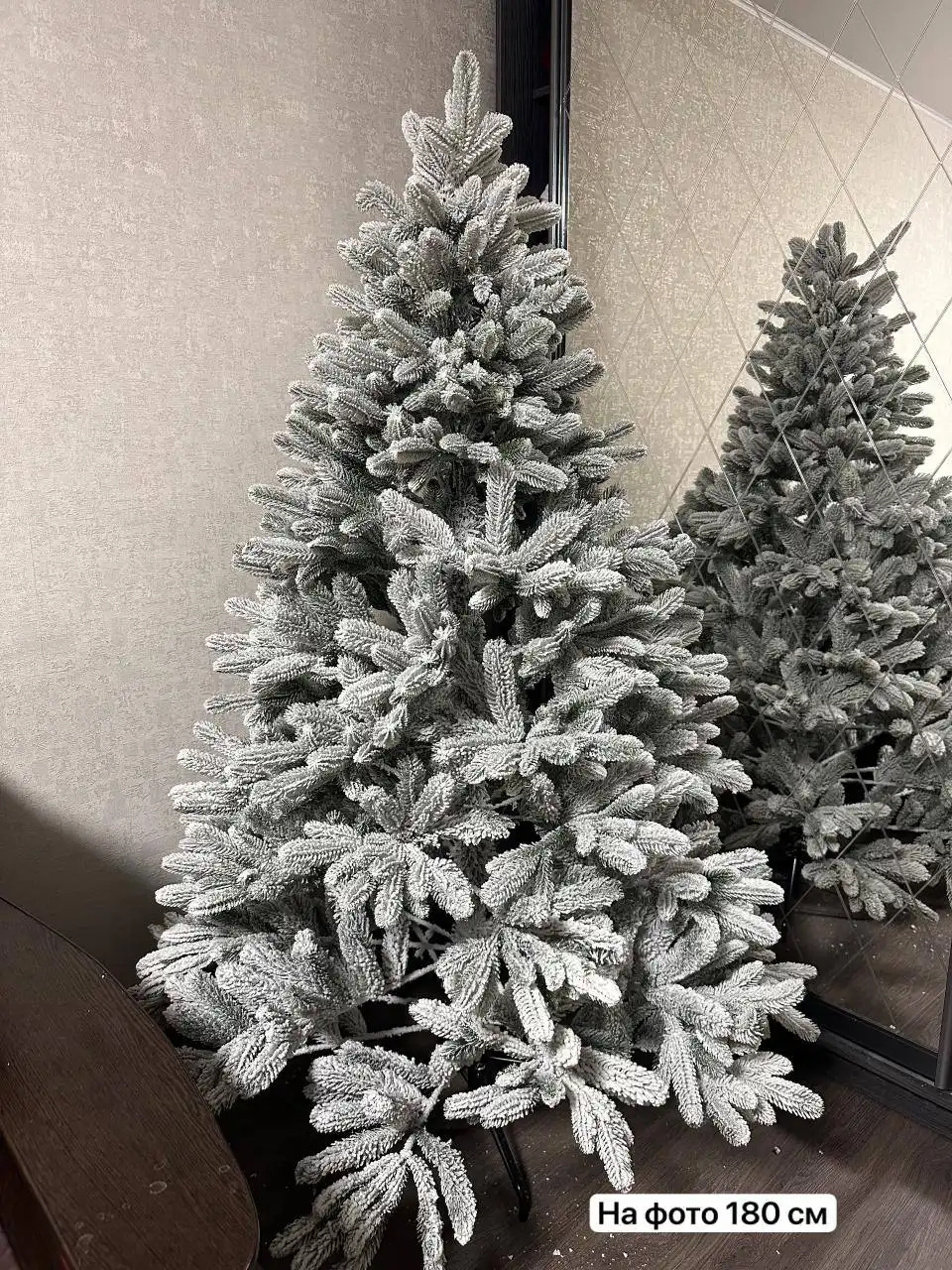 Продажа искусственных елок и новогодних аксессуаров в Уфе