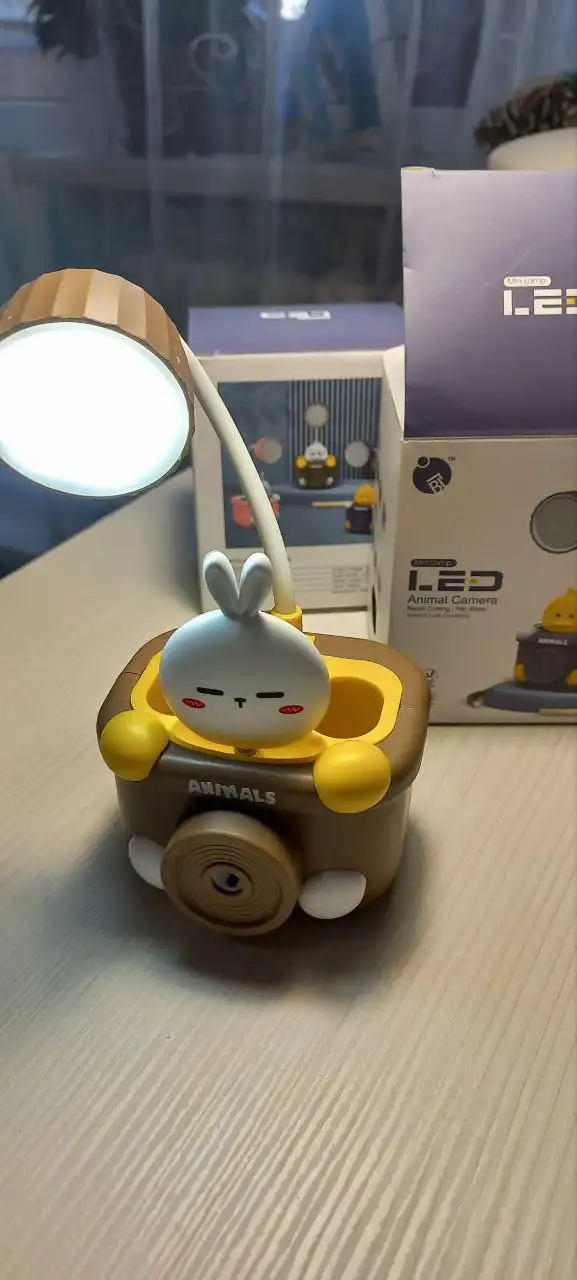 Продажа кистей для макияжа и фонарика-точилки