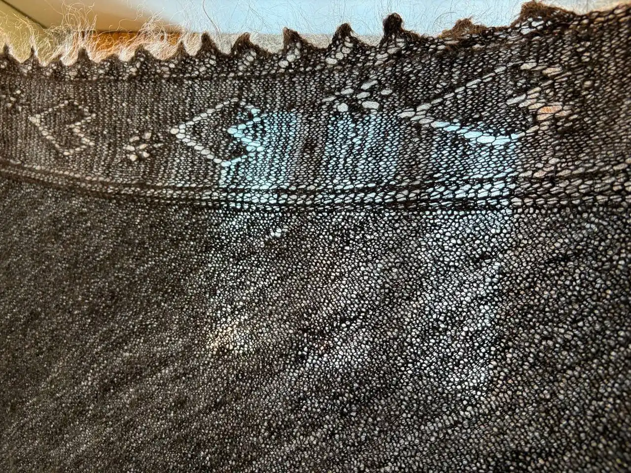 Ручная вязка из козьей шерсти: носки, варежки, шаль