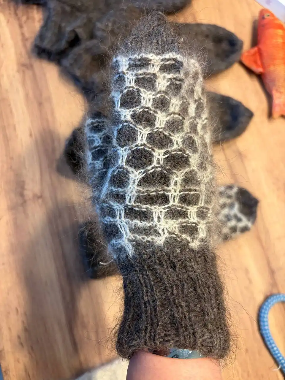 Ручная вязка из козьей шерсти: носки, варежки, шаль