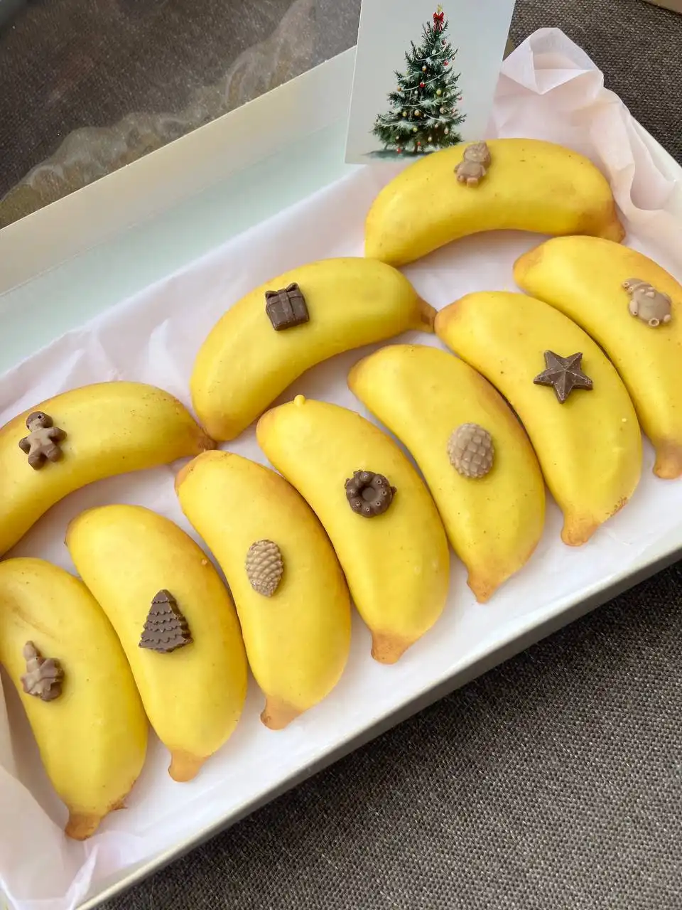 Муссовые пирожные бананчики, моти, орешки