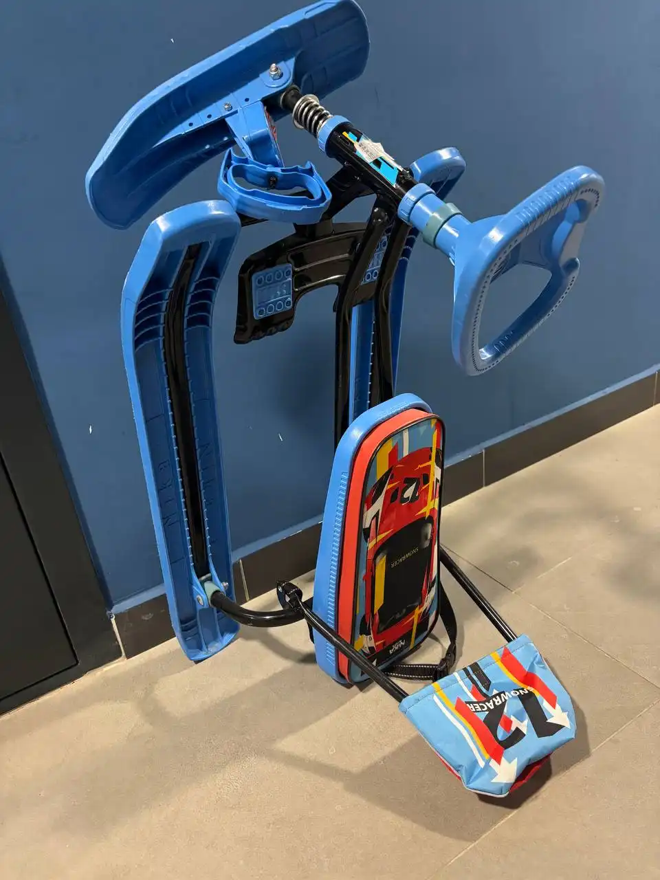 Детский снегокат в идеальном состоянии