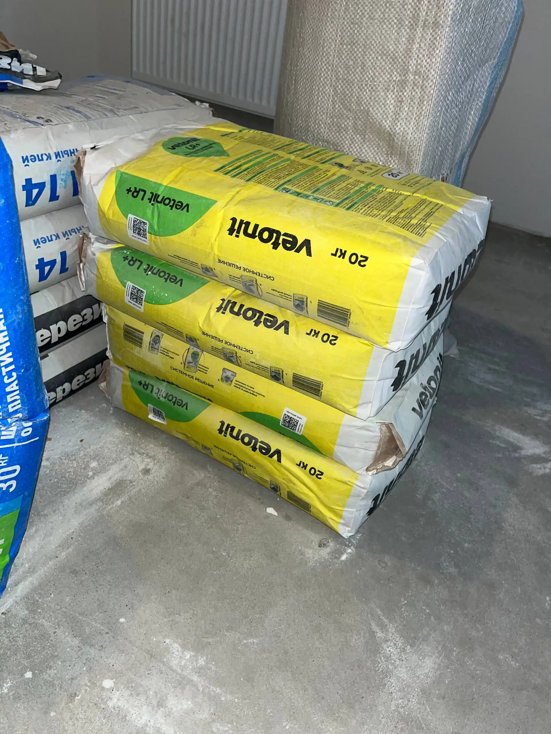 Остатки стройматериалов: шпаклевка Vetonit и плиточный клей Церезит - Стройматериалы (Для дома и дачи) в Уфа