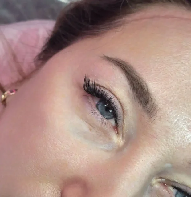 Наращивание и ламинирование ресниц, оформление бровей в студии - частное объявление в Уфа