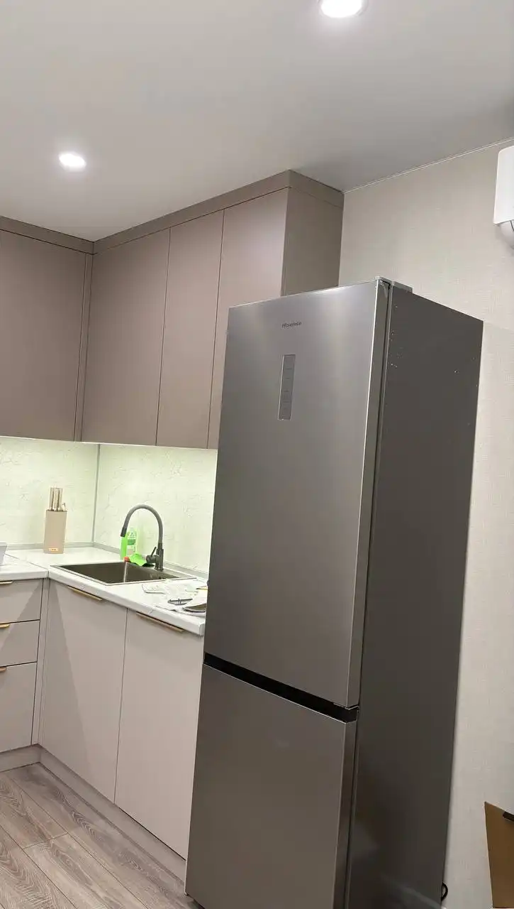 Холодильник Hisense б/у 5 месяцев с запахом - Крупная бытовая техника (Для дома и дачи) в Уфа