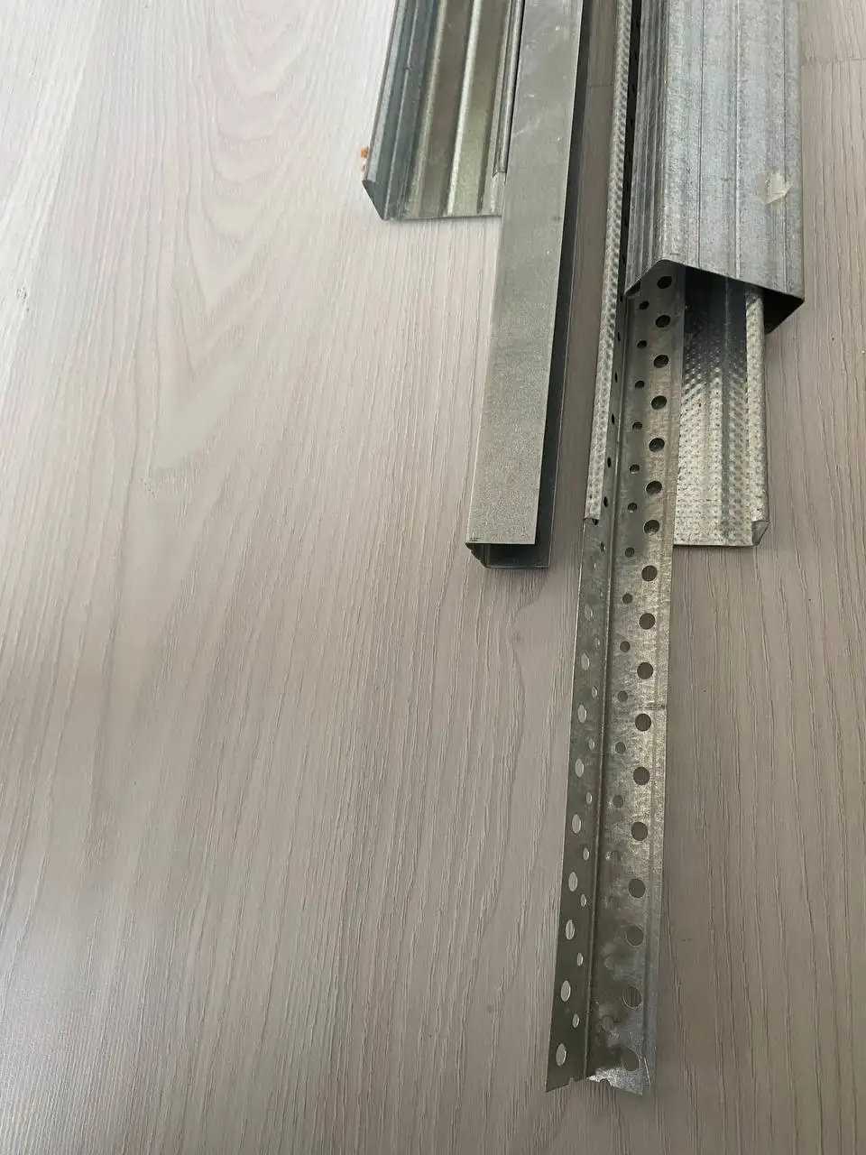 Остались после ремонта профиля 3х метровые - Стройматериалы (Барахолка) в Уфа