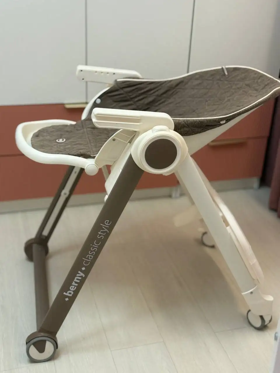 Продам стульчик для кормления Happy Baby BERNY - Детская мебель (Товары для детей) в Уфа