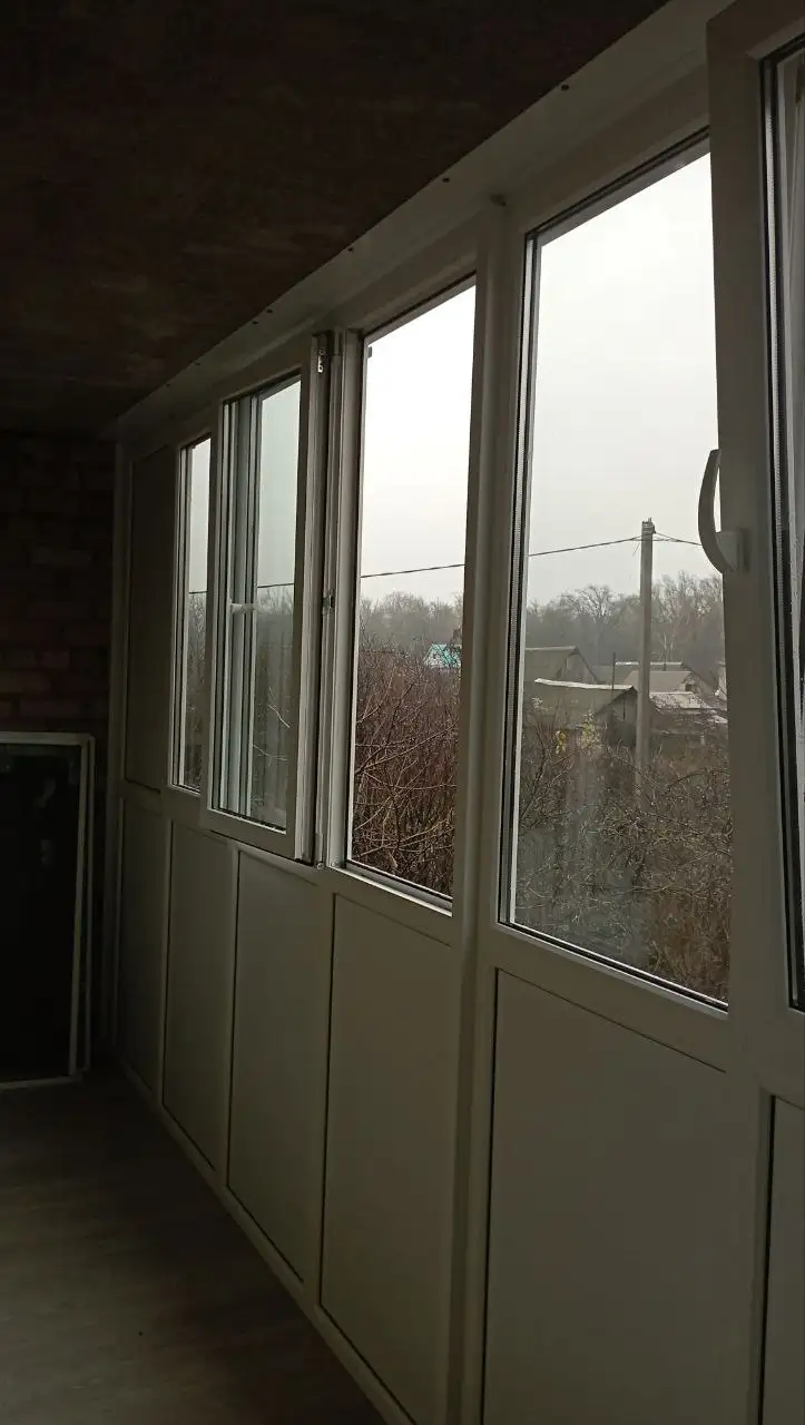 Установка пластиковых окон, входных групп и остекление балконов в Уфе - Ремонт и строительство (Услуги) в Уфа