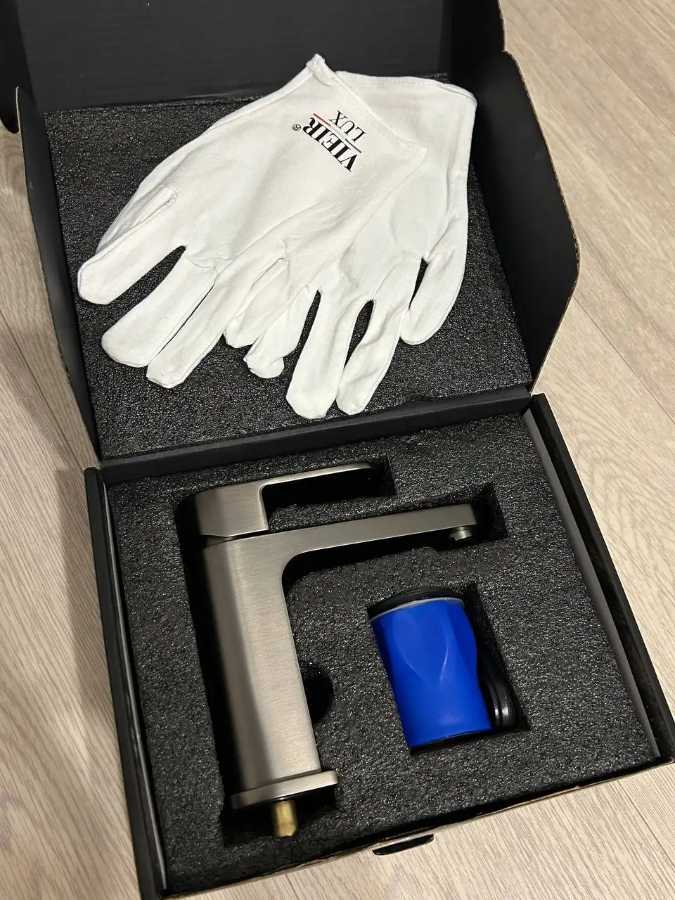 Смеситель и душевая система в цвете оружейная сталь - Сантехника (Для дома и дачи) в Уфа