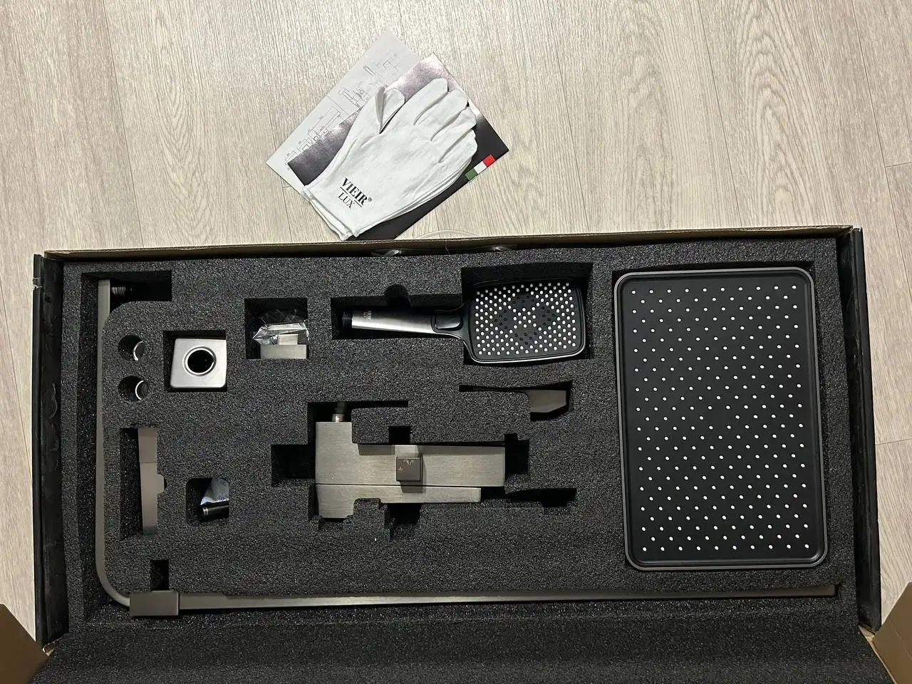 Смеситель и душевая система в цвете оружейная сталь - Сантехника (Для дома и дачи) в Уфа