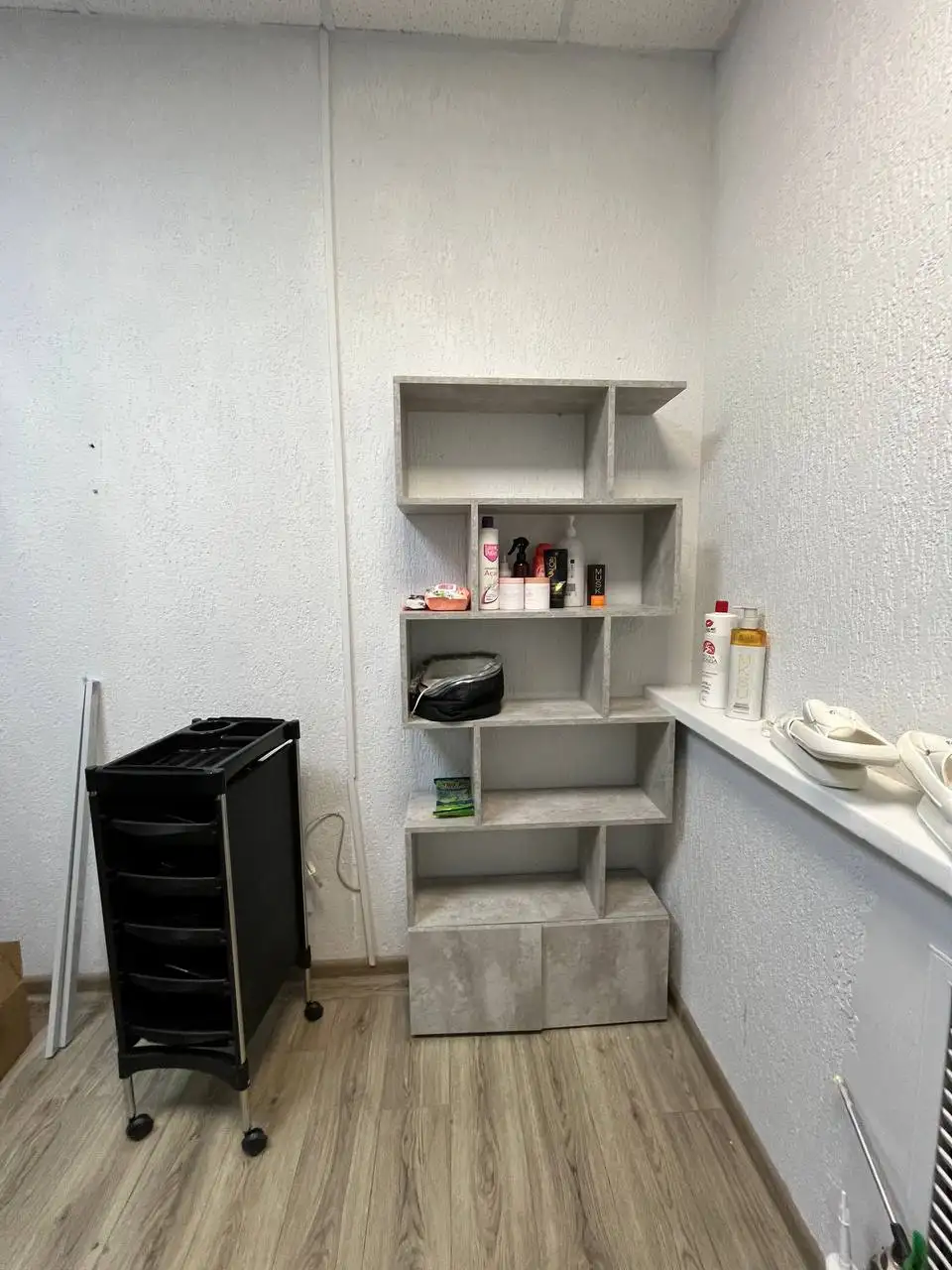 Серый стеллаж с современным дизайном - Мебель (Для дома и дачи) в Уфа