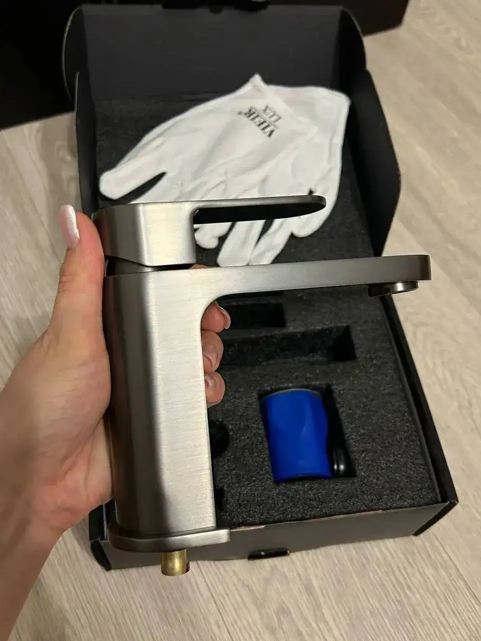 Продажа смесителя и душевой системы в цвете оружейная сталь - Сантехника (Для дома и дачи) в Уфа