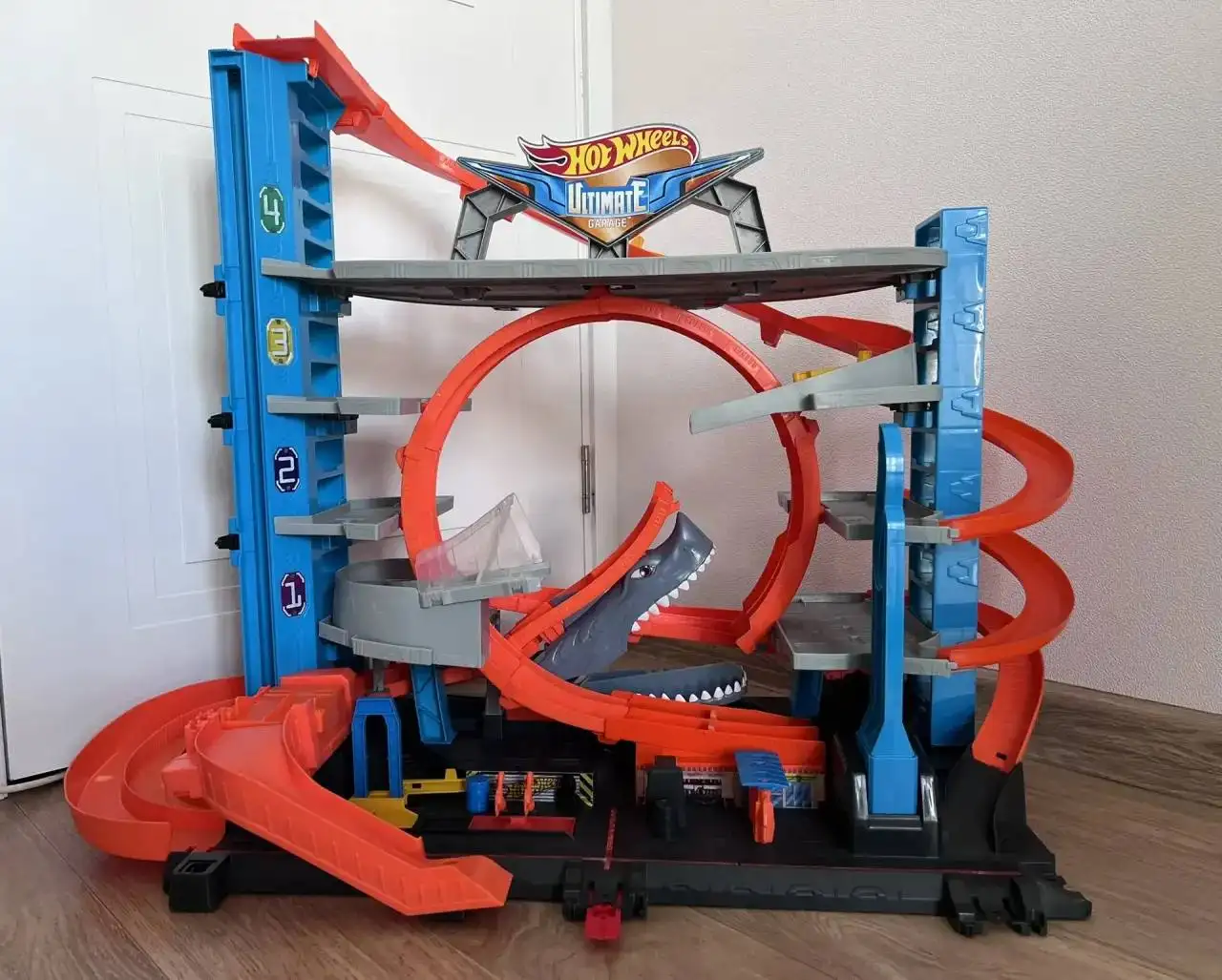 Трек-парковка Hot Wheels Little Ride Drawing (Акула) + 5 машинок - Игрушки (Товары для детей) в Уфа