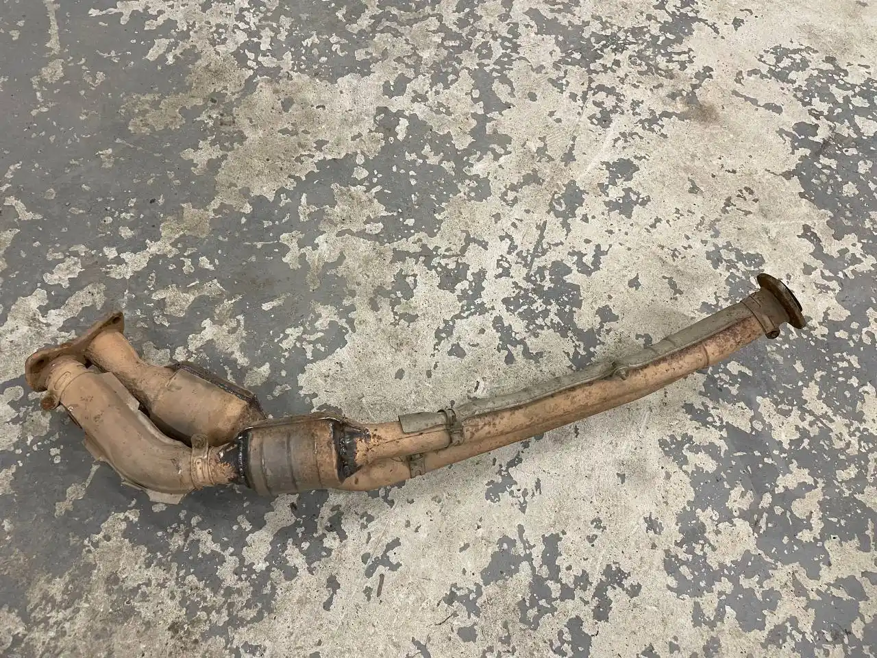 Приемная труба - Запчасти в Неизвестно