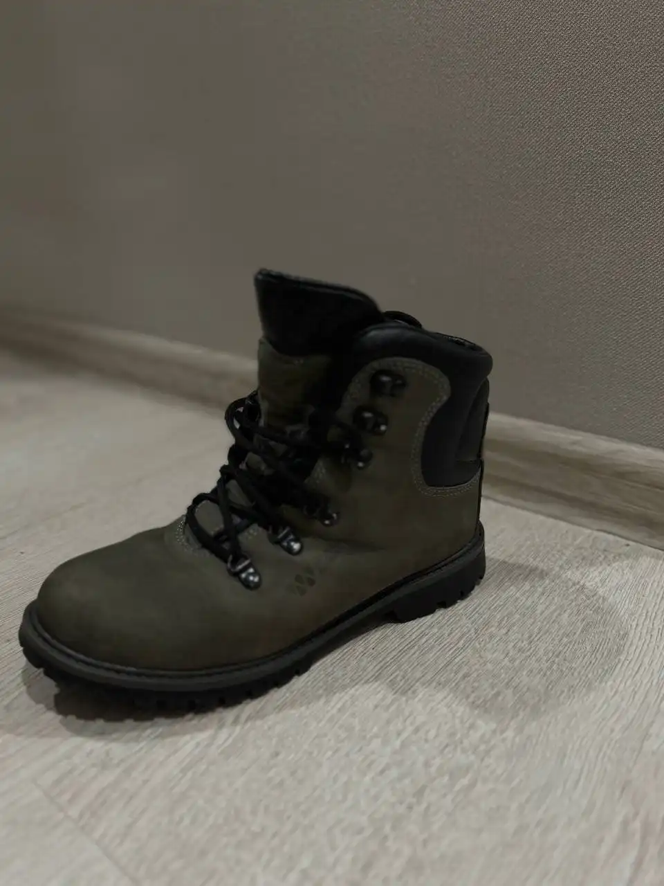 Зимние ботинки женские 37 р