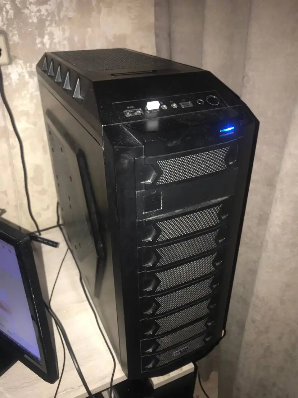 Продам компьютер с процессором i7 4770 и видеокартой AMD Radeon R9 390