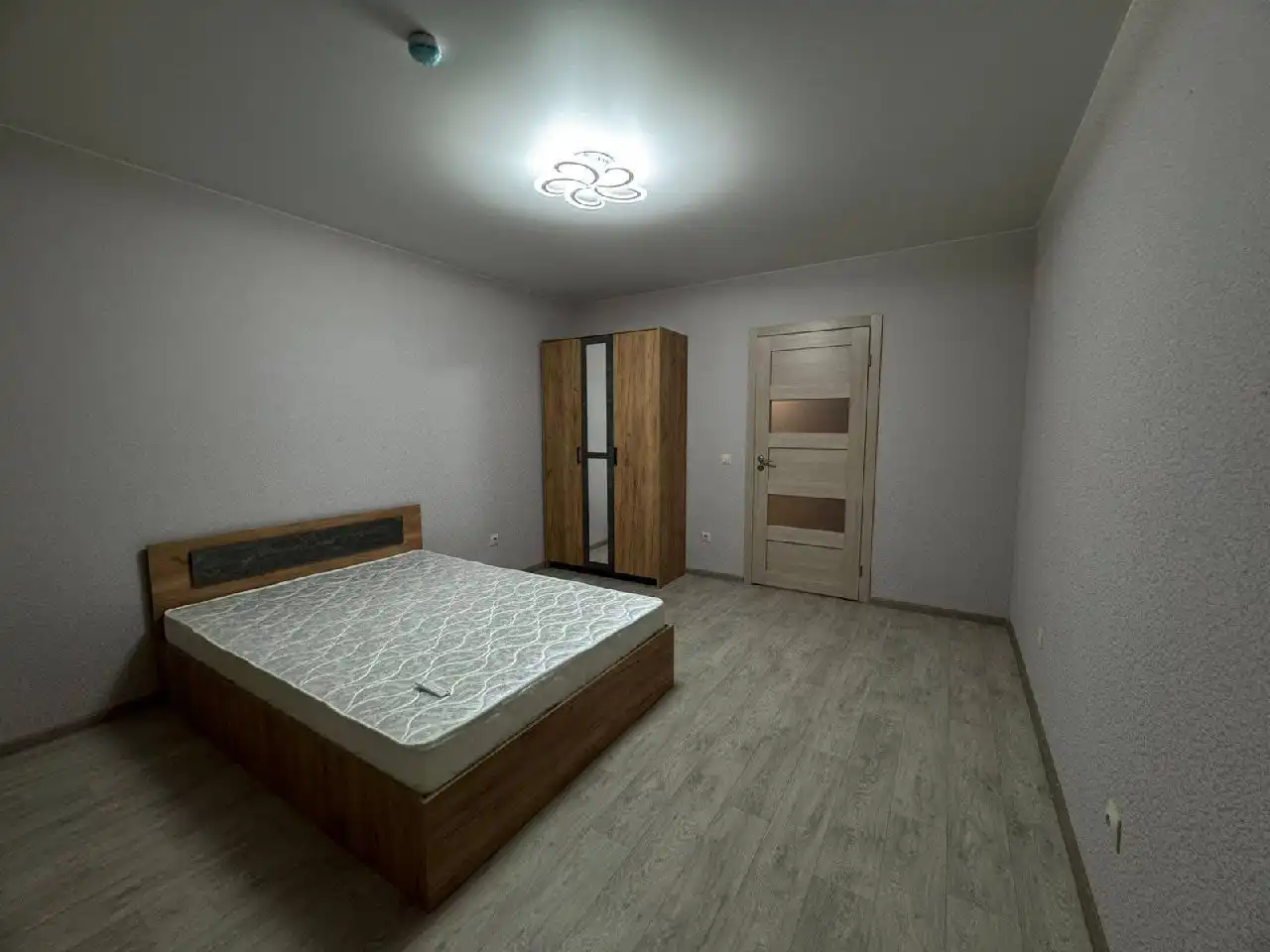 Сдам 2-х комнатную квартиру 56 м2 на Ворошилова