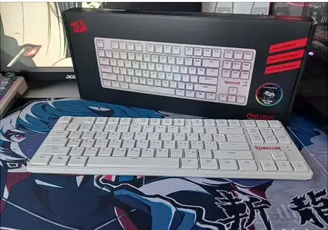 Беспроводная клавиатура с подсветкой - Электроника в Кемерово